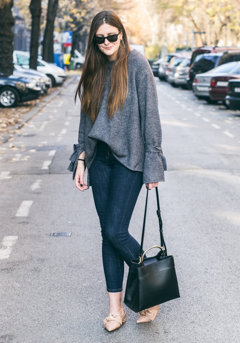 Oversized Sweater Skinny Jeans Minimalist Outfit