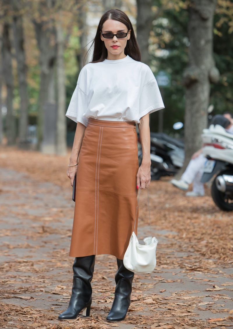 T-Shirt Skirt Knee High Boots Look