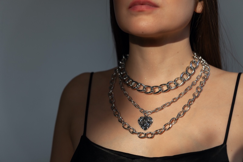 Oversized Chains Holiday Trend