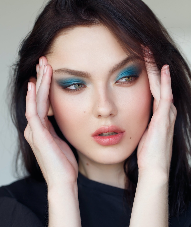 Bold Blue Eyeshadow Simple Look