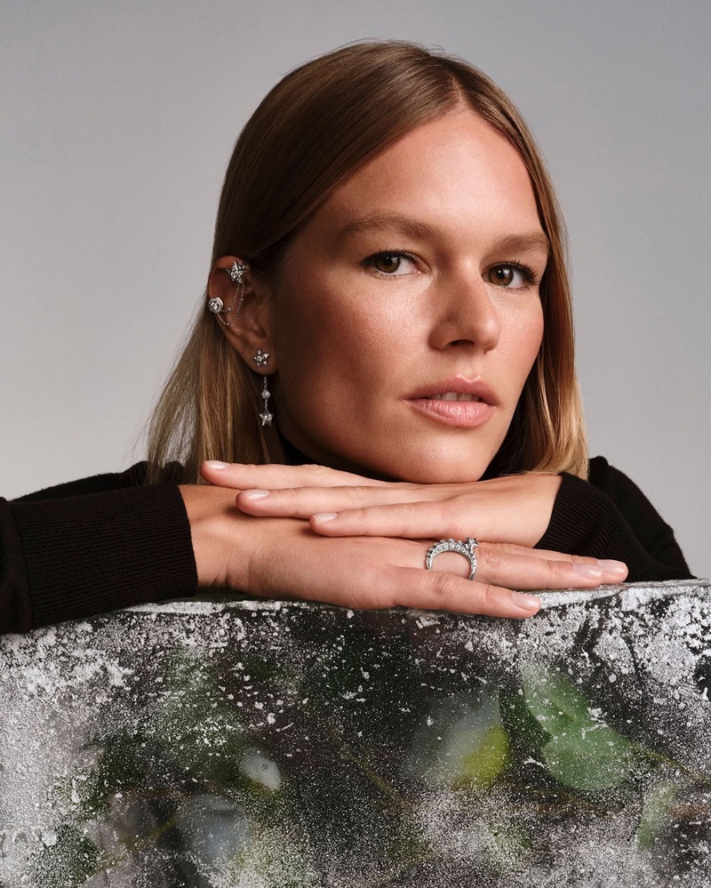 Anna Ewers shines in Chanel Fine Jewelry's Comète ring and earrings, and Lune ring.