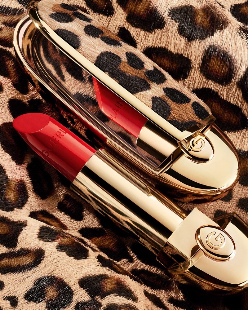 Guerlain's Rouge G lipstick in Le Fauve case.