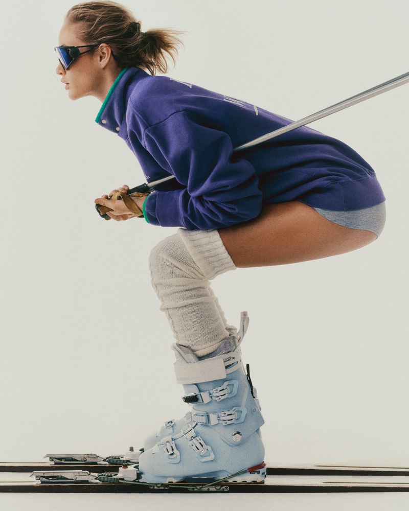 Quinn Mora hits the slopes in Sporty & Rich's polar sweatshirt.