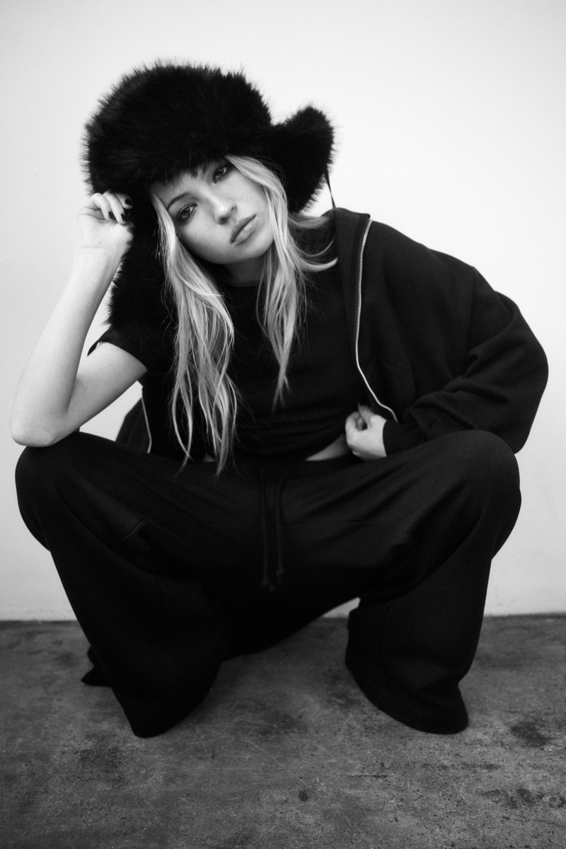 Lila Moss poses in faux fur hat, hoodie, and jeans from Zara.