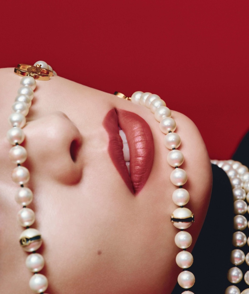 Chanel Rouge Allure Pearls Necklace