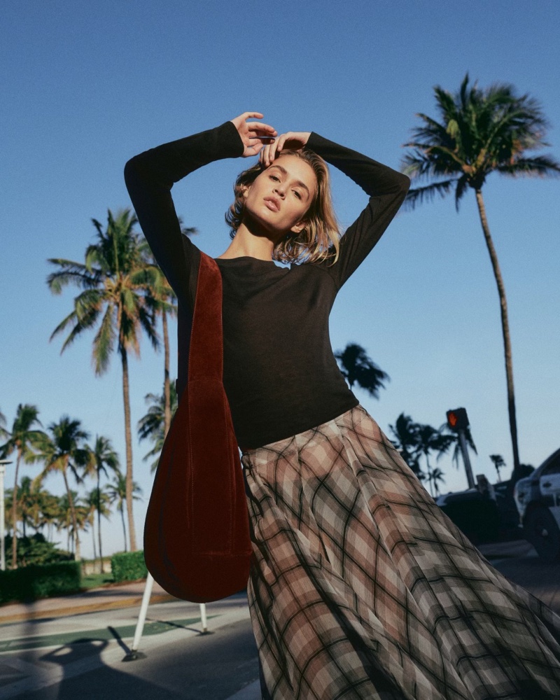 Quinn Mora poses in Massimo Dutti's SOHO editorial.