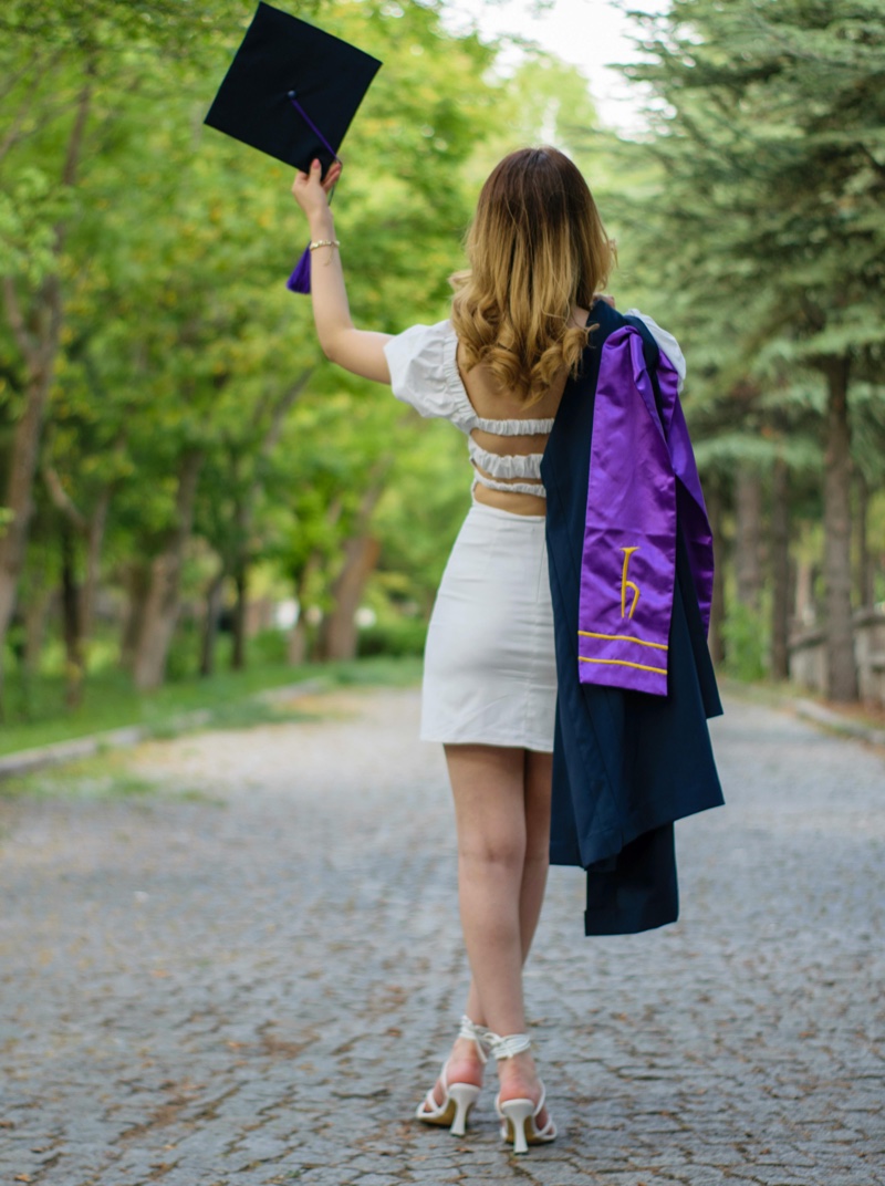 What Wear Graduation Gown