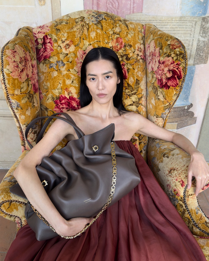 Ferragamo features an oversized bag in its spring-summer 2025 campaign.