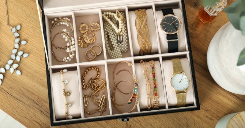 How to Store Jewelry-Feature