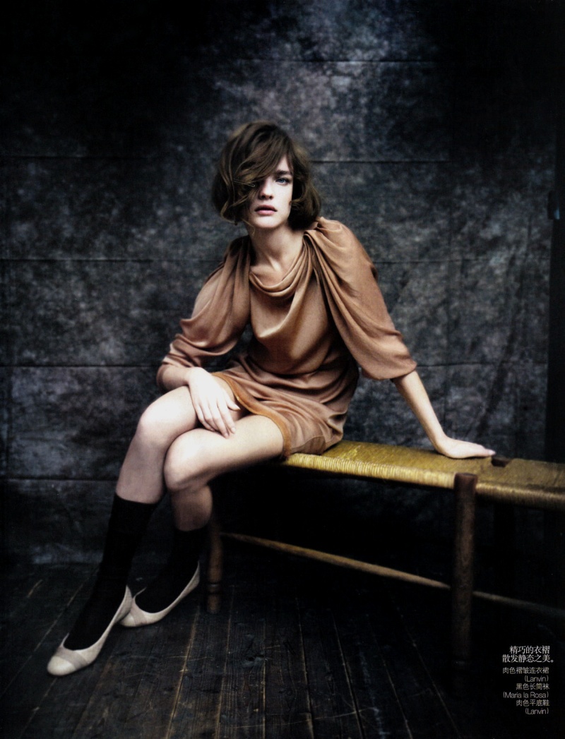 Natalia Vodianova by Paolo Roversi in The Seated Beauty | Vogue China May 2010