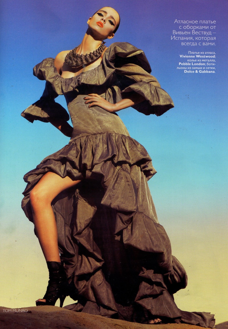 Anabela Belikova & Lula Makaganchuck by Tom Munro | Vogue Russia May 2010