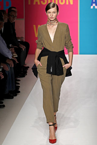 DKNY Spring 2011 | New York Fashion Week