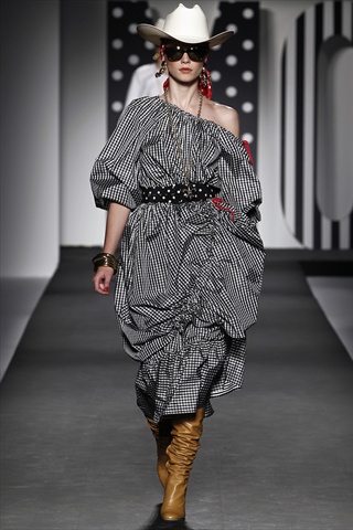 Moschino Spring 2011 | Milan Fashion Week