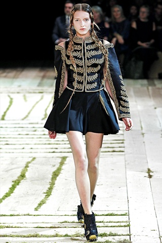 Alexander McQueen Spring 2011 | Paris Fashion Week – Fashion Gone Rogue