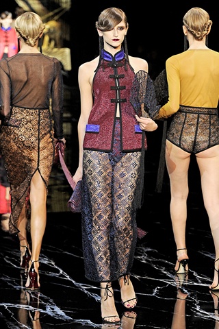 Louis Vuitton Spring 2011 Ready-to-Wear Fashion Show