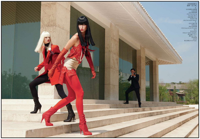 Karlie Kloss & Patricia van der Vliet by Max Vadukul for Vogue China November 2010
