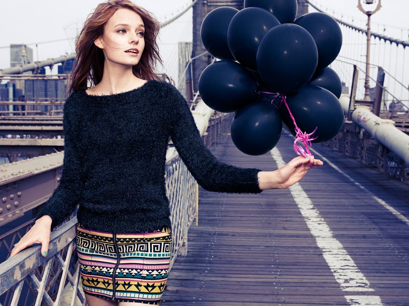 Nimue Smit Poses on the Brooklyn Bridge in New Images for H&M Divided