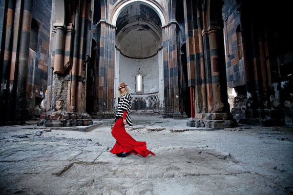 Ana Zalewska & Karolin Machova for Elle Turkey by Senol Altun