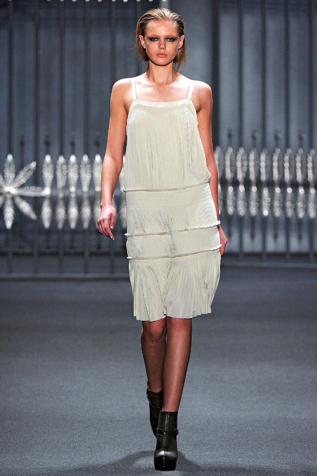 Vera Wang Fall 2011 | New York Fashion Week – Fashion Gone Rogue