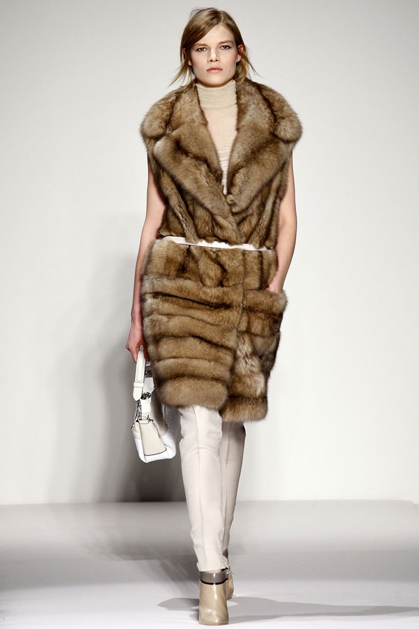 Gianfranco Ferré Fall 2011 | Milan Fashion Week – Fashion Gone Rogue