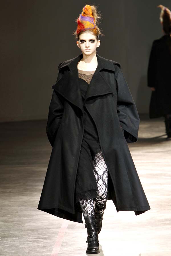 Yohji Yamamoto Fall 2011 | Paris Fashion Week – Fashion Gone Rogue