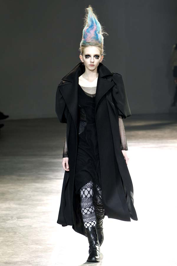 Yohji Yamamoto Fall 2011 | Paris Fashion Week – Fashion Gone Rogue
