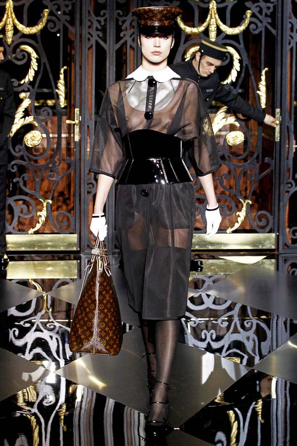 Louis Vuitton Fall 2011 | Paris Fashion Week