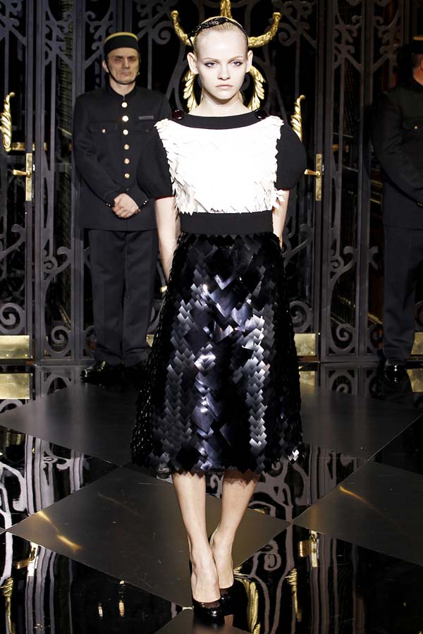 Louis Vuitton Spring 2011  Paris Fashion Week – Fashion Gone Rogue