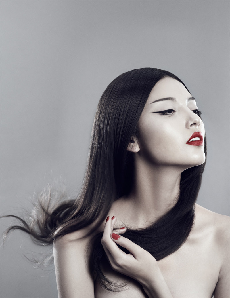 Elsa Andrade Gets Super Sleek for Elle Vietnam, Lensed by Xi Sinsong
