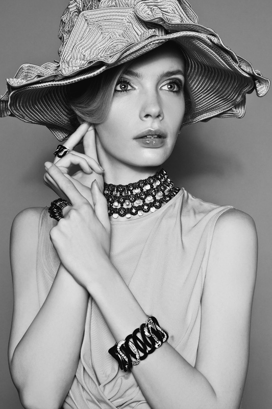 Sophie Srej Evokes Vintage Glamour for Harper's Bazaar China by Michelle Du Xuan